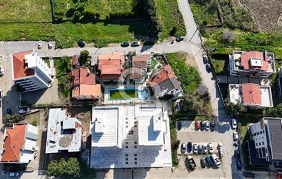 Güzelbahçe Siteler’de Havuzlu Sitede, Denize Yakın Villa