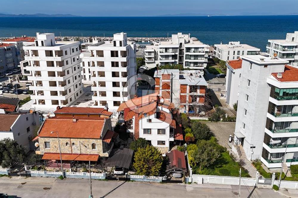 Güzelbahçe Siteler’de Havuzlu Sitede, Denize Yakın Villa