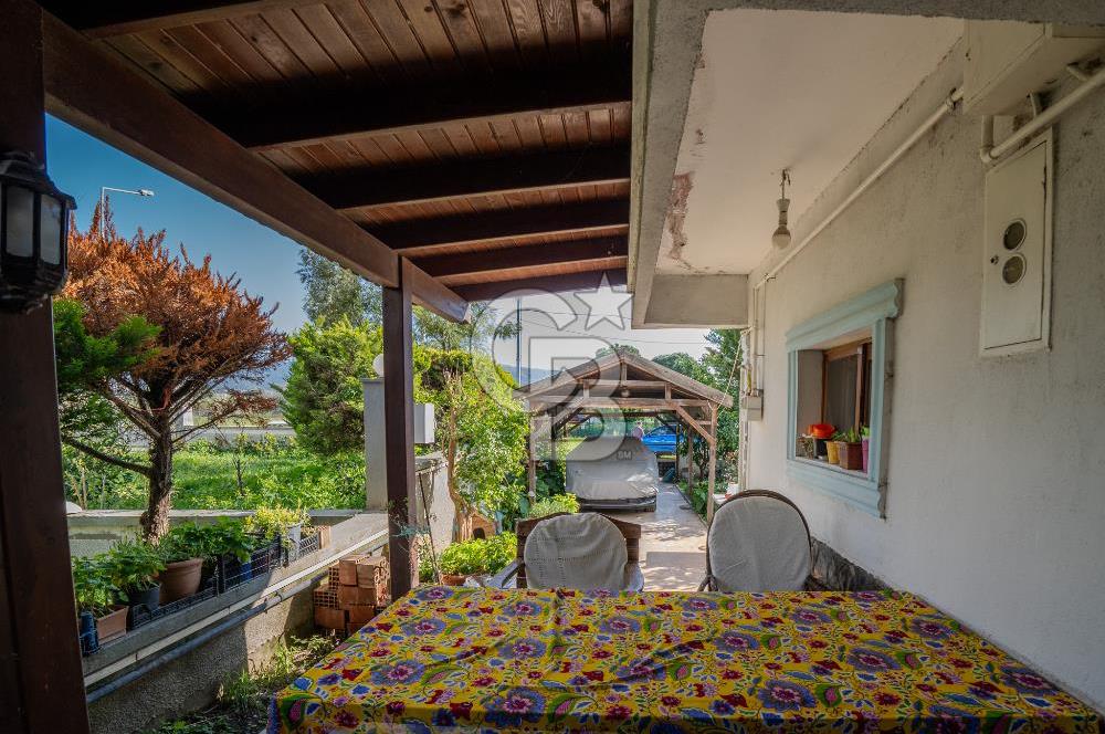 Güzelbahçe Siteler’de Havuzlu Sitede, Denize Yakın Villa