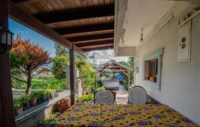 Güzelbahçe Siteler’de Havuzlu Sitede, Denize Yakın Villa