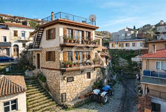 Ayvalık'ta 3+1 Deniz Manzaralı Satılık Müstakil Ev - 1 - 336589