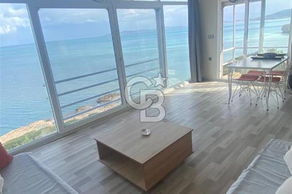 Karaburun Boyabağı'nda Denize Sıfır 2+1 Eşyalı Daire