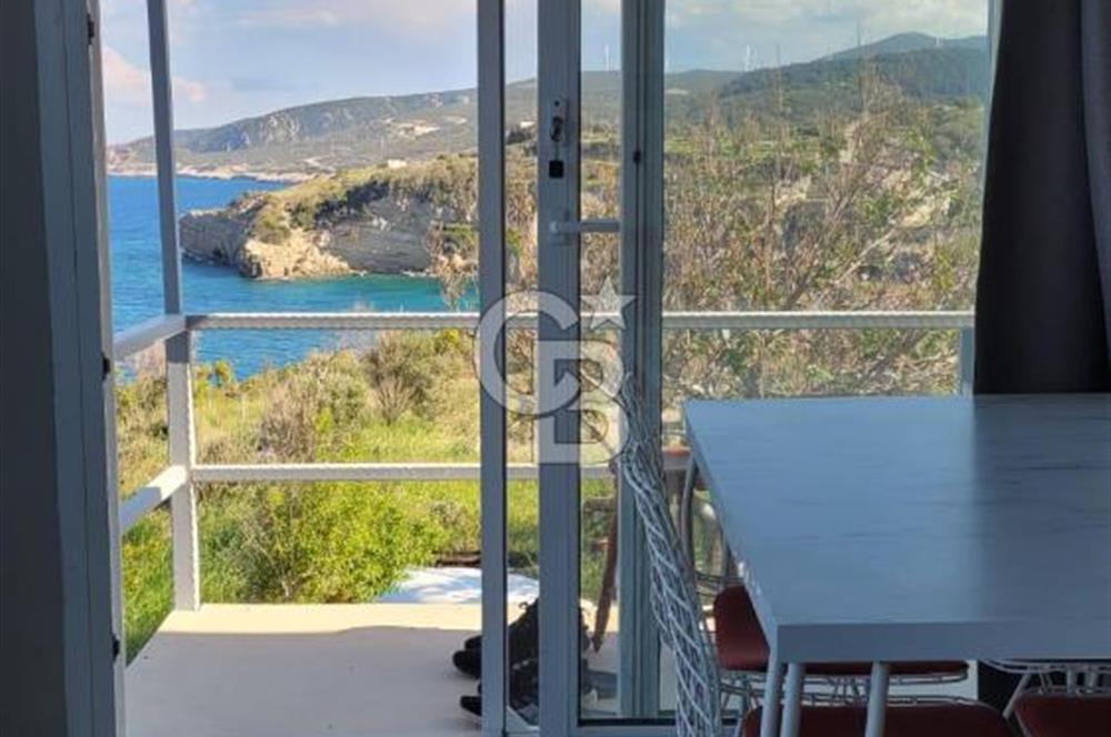 Karaburun Boyabağı'nda Denize Sıfır 2+1 Eşyalı Daire