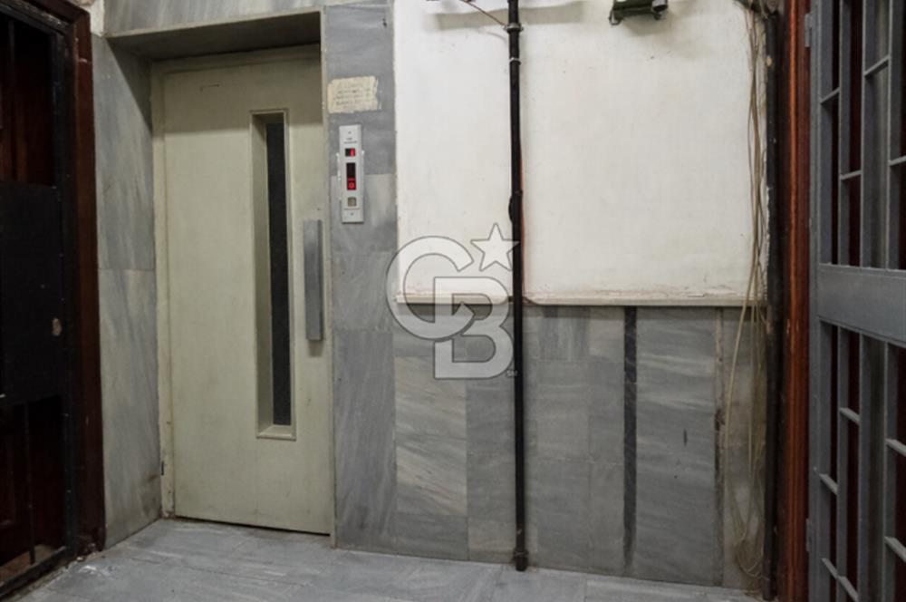 BEYOĞLU BANKALAR CADDESİ'NDE ASANSÖRLÜ 80 M2 KİRALIK OFİS