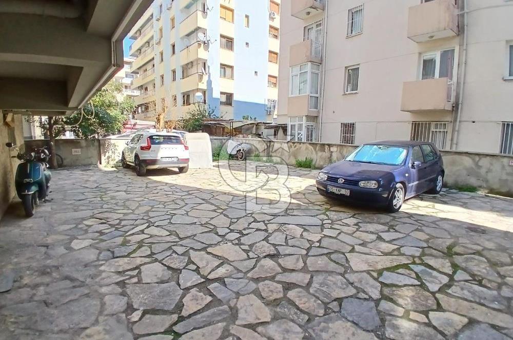 Bostanlının Merkezinde Satılık 3+1 Geniş ve Ferah Daire