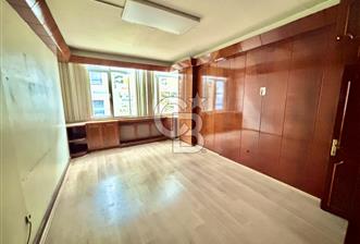 BEYOĞLU BANKALAR CADDESİ'NDE ASANSÖRLÜ 80 M2 KİRALIK OFİS - 1 - 336661
