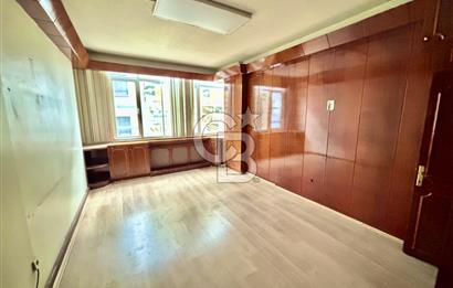 BEYOĞLU BANKALAR CADDESİ'NDE ASANSÖRLÜ 80 M2 KİRALIK OFİS