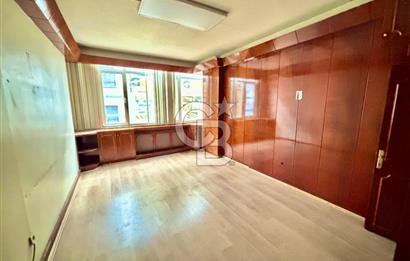BEYOĞLU BANKALAR CADDESİ'NDE ASANSÖRLÜ 80 M2 KİRALIK OFİS