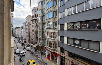 BEYOĞLU BANKALAR CADDESİ'NDE ASANSÖRLÜ 80 M2 KİRALIK OFİS
