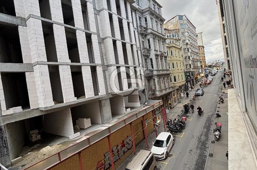 BEYOĞLU BANKALAR CADDESİ'NDE ASANSÖRLÜ 80 M2 KİRALIK OFİS