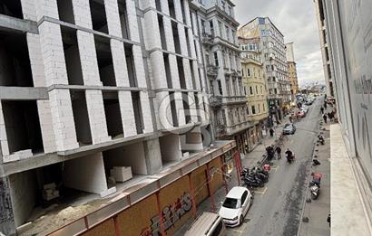BEYOĞLU BANKALAR CADDESİ'NDE ASANSÖRLÜ 80 M2 KİRALIK OFİS