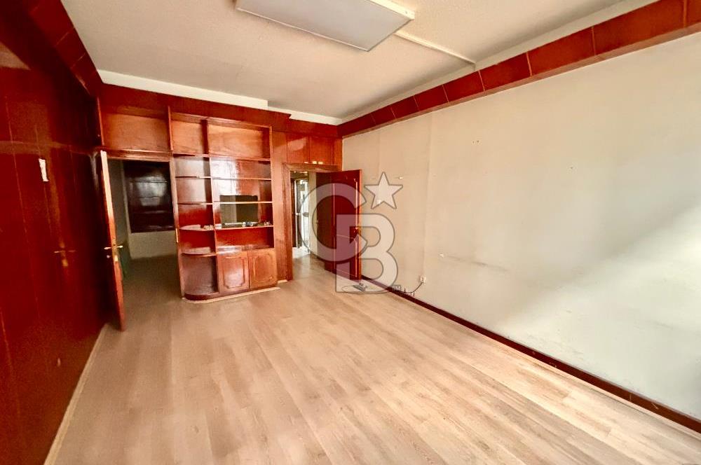 BEYOĞLU BANKALAR CADDESİ'NDE ASANSÖRLÜ 80 M2 KİRALIK OFİS