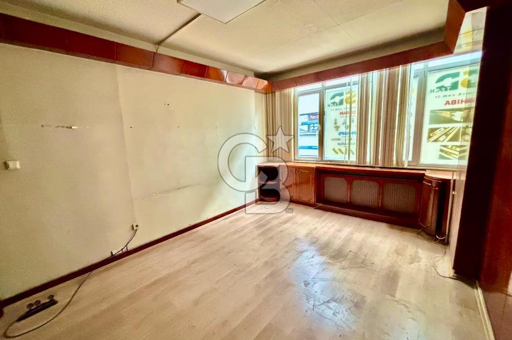 BEYOĞLU BANKALAR CADDESİ'NDE ASANSÖRLÜ 80 M2 KİRALIK OFİS
