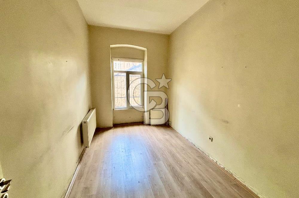 BEYOĞLU BANKALAR CADDESİ'NDE ASANSÖRLÜ 80 M2 KİRALIK OFİS