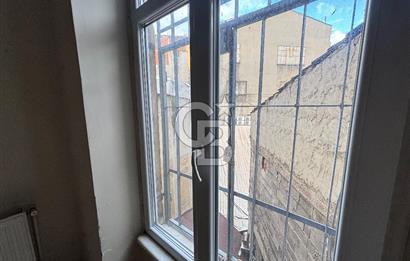 BEYOĞLU BANKALAR CADDESİ'NDE ASANSÖRLÜ 80 M2 KİRALIK OFİS