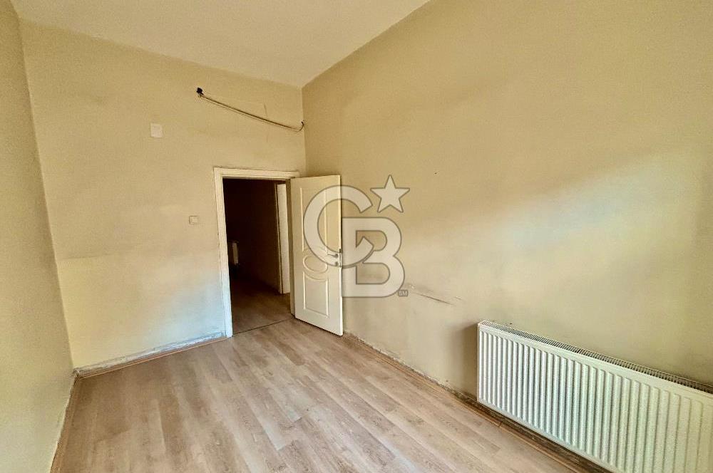 BEYOĞLU BANKALAR CADDESİ'NDE ASANSÖRLÜ 80 M2 KİRALIK OFİS