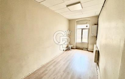 BEYOĞLU BANKALAR CADDESİ'NDE ASANSÖRLÜ 80 M2 KİRALIK OFİS