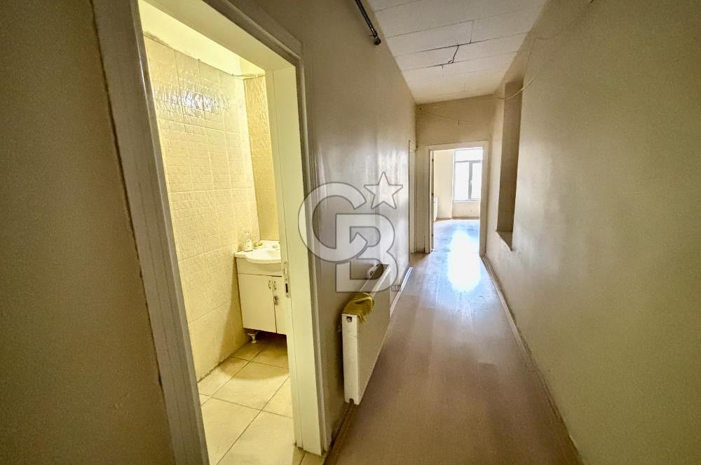 BEYOĞLU BANKALAR CADDESİ'NDE ASANSÖRLÜ 80 M2 KİRALIK OFİS