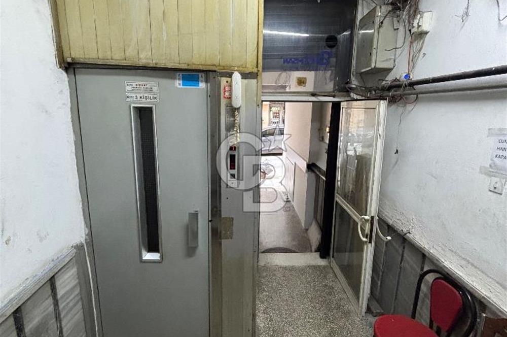 BEYOĞLU BANKALAR CADDESİ'NDE ASANSÖRLÜ 80 M2 KİRALIK OFİS