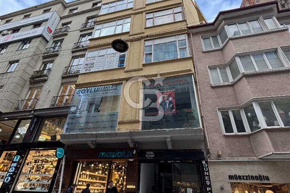 BEYOĞLU BANKALAR CADDESİ'NDE ASANSÖRLÜ 80 M2 KİRALIK OFİS