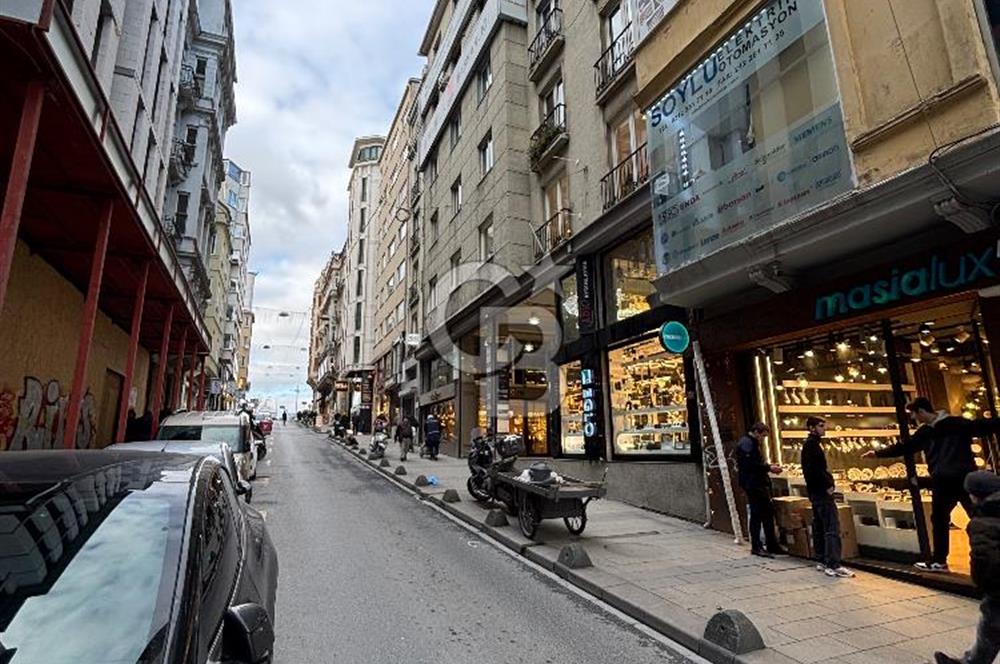 BEYOĞLU BANKALAR CADDESİ'NDE ASANSÖRLÜ 80 M2 KİRALIK OFİS
