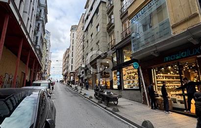 BEYOĞLU BANKALAR CADDESİ'NDE ASANSÖRLÜ 80 M2 KİRALIK OFİS