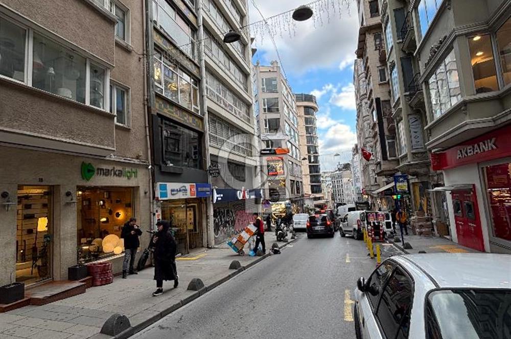 BEYOĞLU BANKALAR CADDESİ'NDE ASANSÖRLÜ 80 M2 KİRALIK OFİS