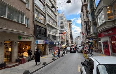 BEYOĞLU BANKALAR CADDESİ'NDE ASANSÖRLÜ 80 M2 KİRALIK OFİS