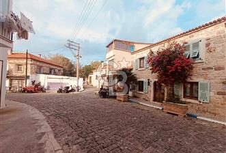 İZMİRİN İNCİSİ FOÇADA MERKEZİ KONUMDA KİRACISIZ SATILIK DÜKKAN - 1 - 336749