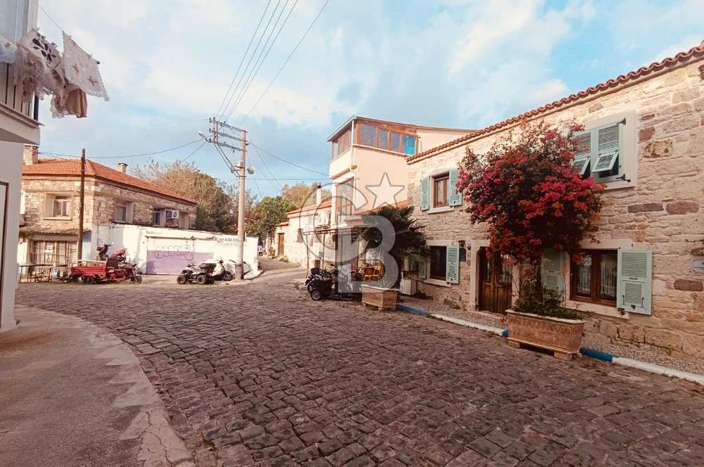 ESKİFOÇA MERKEZDE DENİZE 30 METRE KİRALIK DÜKKAN