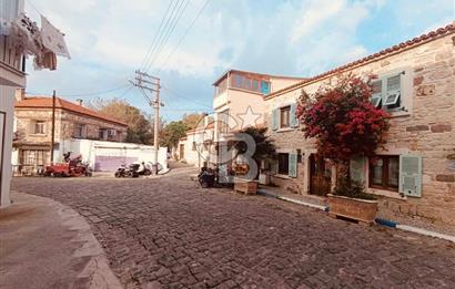 ESKİFOÇA MERKEZDE DENİZE 30 METRE KİRALIK DÜKKAN