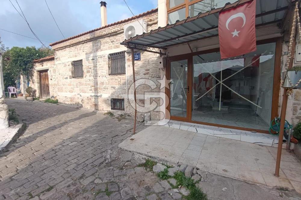 İZMİRİN İNCİSİ FOÇADA MERKEZİ KONUMDA KİRACISIZ SATILIK DÜKKAN