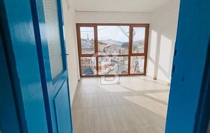 İZMİRİN İNCİSİ FOÇADA MERKEZİ KONUMDA KİRACISIZ SATILIK DÜKKAN