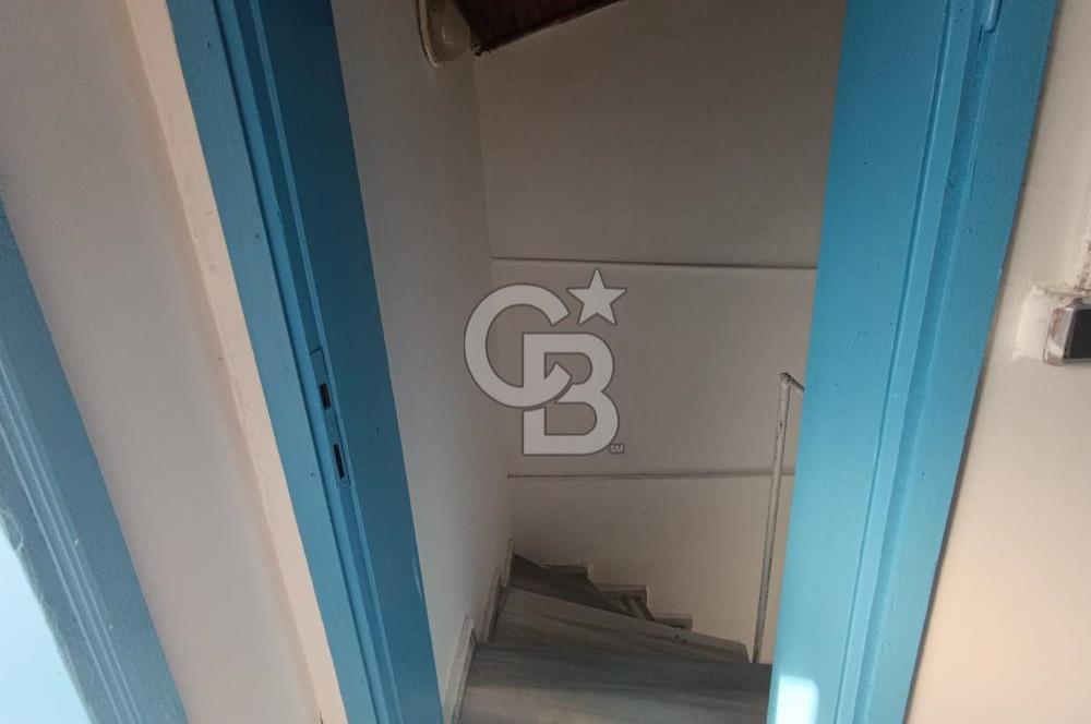 ESKİFOÇA MERKEZDE DENİZE 30 METRE KİRALIK DÜKKAN