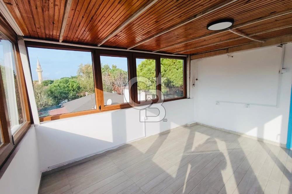 İZMİRİN İNCİSİ FOÇADA MERKEZİ KONUMDA KİRACISIZ SATILIK DÜKKAN