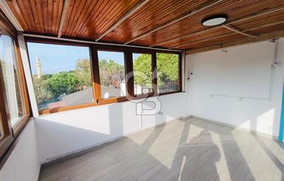 İZMİRİN İNCİSİ FOÇADA MERKEZİ KONUMDA KİRACISIZ SATILIK DÜKKAN