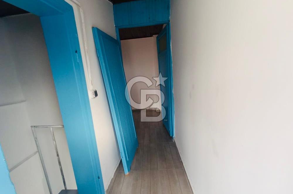 İZMİRİN İNCİSİ FOÇADA MERKEZİ KONUMDA KİRACISIZ SATILIK DÜKKAN