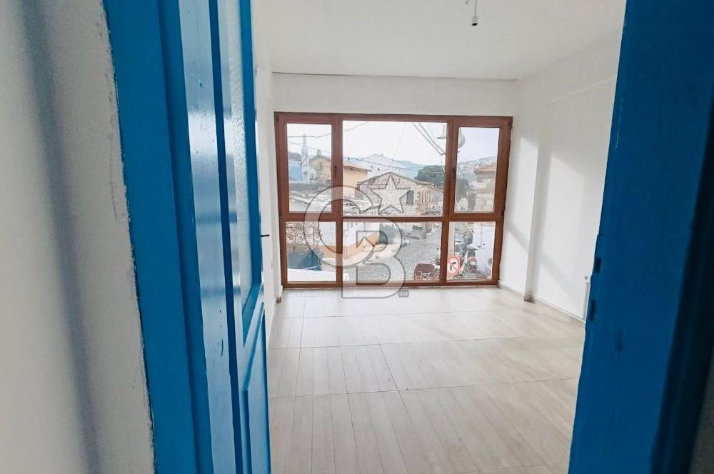 ESKİFOÇA MERKEZDE DENİZE 30 METRE KİRALIK DÜKKAN