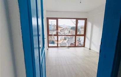 ESKİFOÇA MERKEZDE DENİZE 30 METRE KİRALIK DÜKKAN