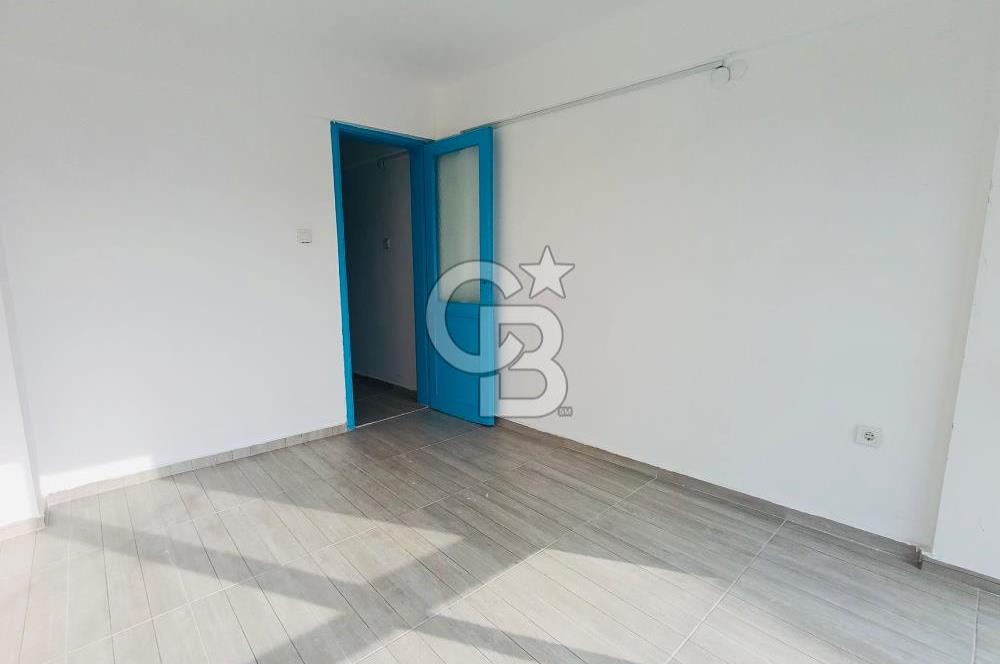 ESKİFOÇA MERKEZDE DENİZE 30 METRE KİRALIK DÜKKAN