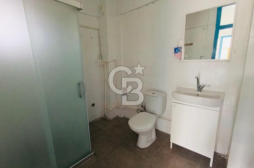 ESKİFOÇA MERKEZDE DENİZE 30 METRE KİRALIK DÜKKAN