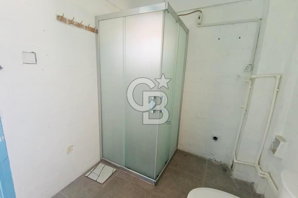 İZMİRİN İNCİSİ FOÇADA MERKEZİ KONUMDA KİRACISIZ SATILIK DÜKKAN