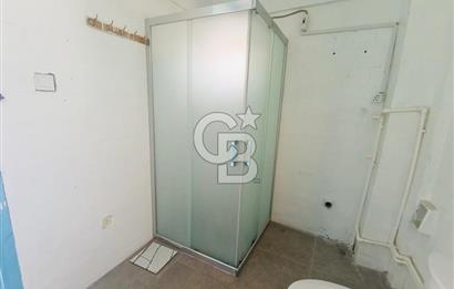 İZMİRİN İNCİSİ FOÇADA MERKEZİ KONUMDA KİRACISIZ SATILIK DÜKKAN