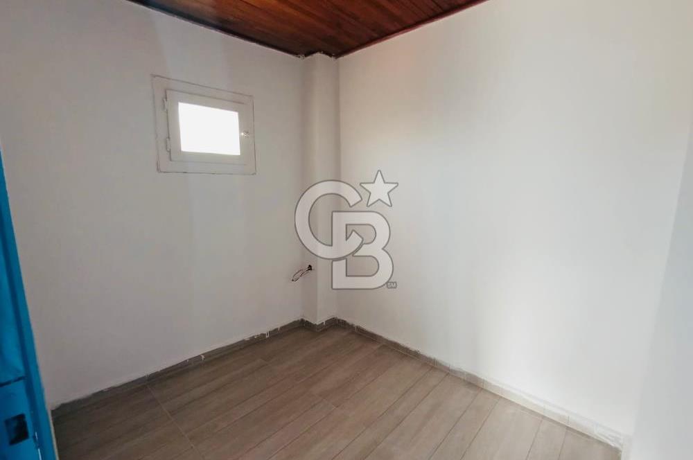 ESKİFOÇA MERKEZDE DENİZE 30 METRE KİRALIK DÜKKAN