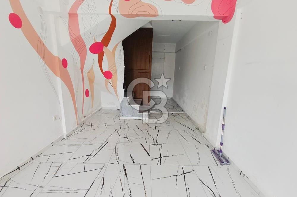 ESKİFOÇA MERKEZDE DENİZE 30 METRE KİRALIK DÜKKAN