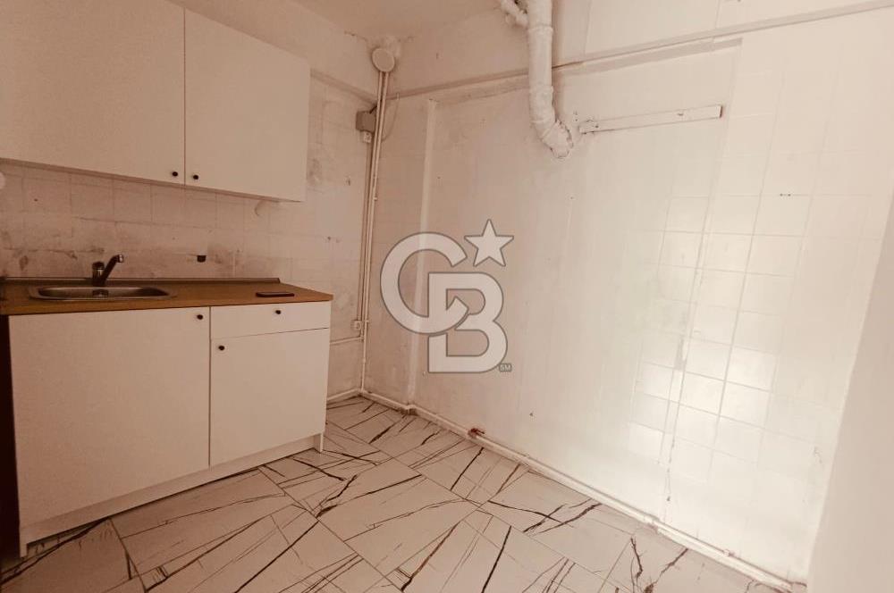 İZMİRİN İNCİSİ FOÇADA MERKEZİ KONUMDA KİRACISIZ SATILIK DÜKKAN