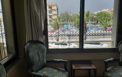 Bostanlının Merkezinde Satılık 3+1 Geniş ve Ferah Daire