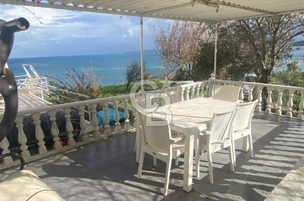 Karaburun Boyabağı'nda Denize Sıfır 2+1 Eşyalı Daire