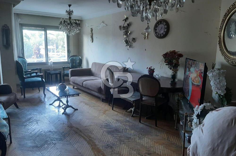 Bostanlının Merkezinde Satılık 3+1 Geniş ve Ferah Daire