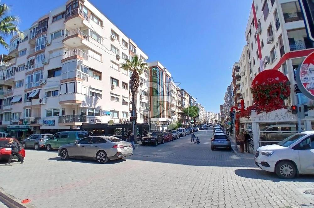 Bostanlının Merkezinde Satılık 3+1 Geniş ve Ferah Daire